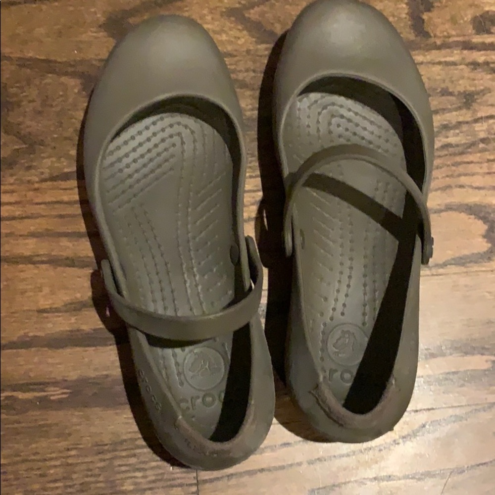 Taupe crocs ballet shoe